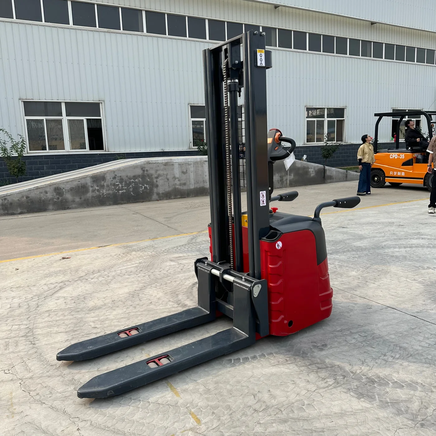 CDD15 Electric Pallet Stacker product image 2