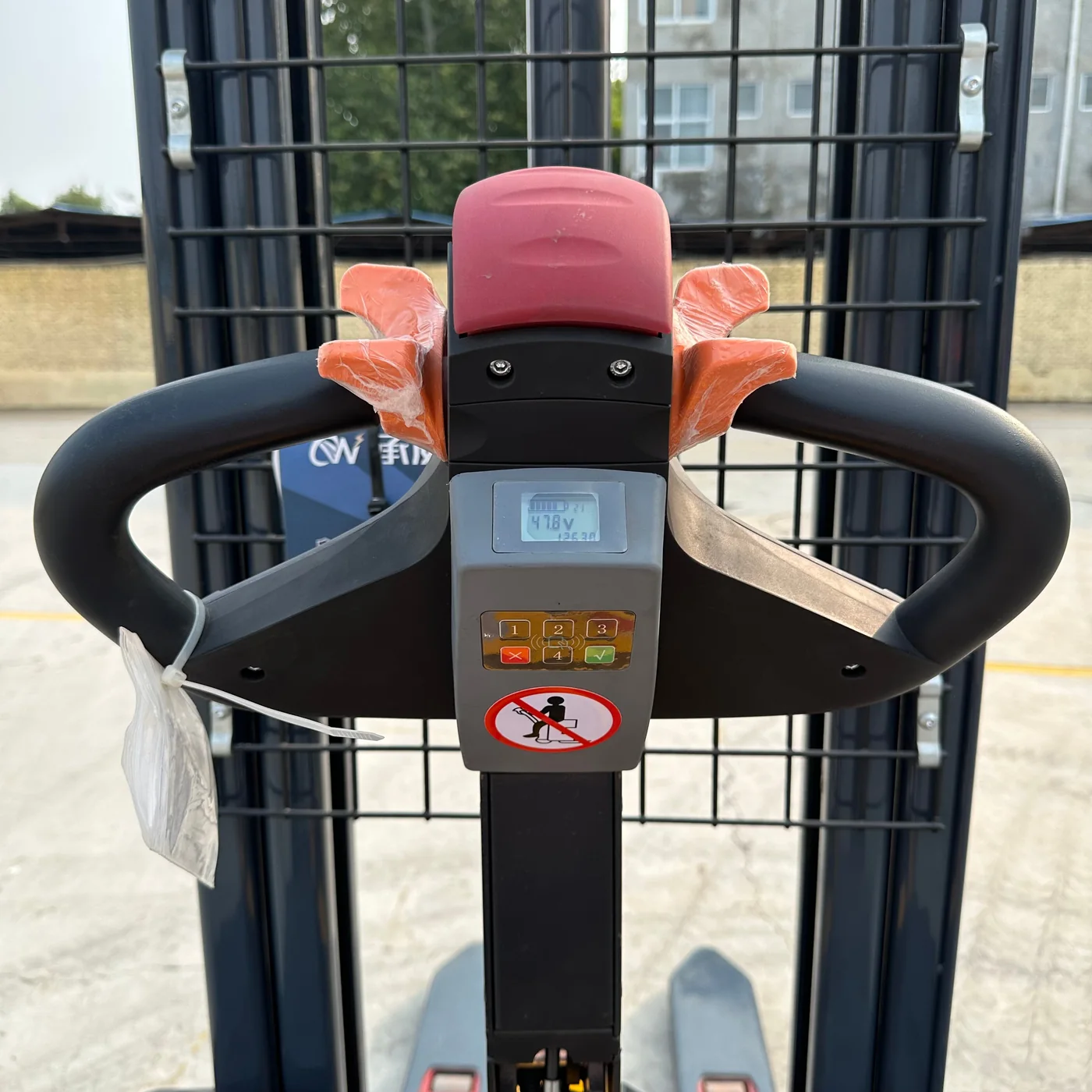 CDD15 Electric Pallet Stacker product image 4