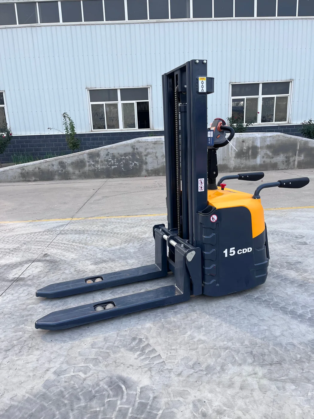 CDD15 Electric Pallet Stacker product image 6