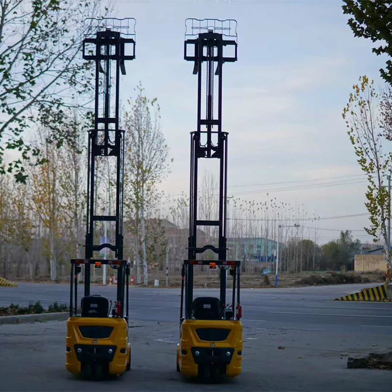 Deling CPDS16 three-wheel electric forklifts with tall mast configurations