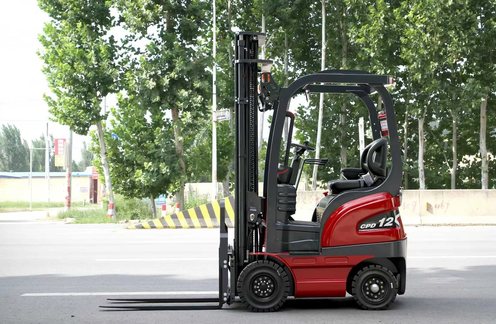 Deling CPD-12 1.2 ton electric forklift side view