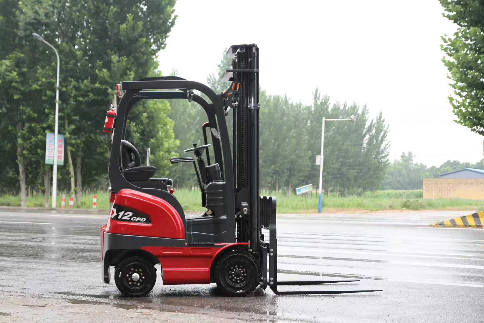 Deling CPD-12 electric forklift rear three-quarter view