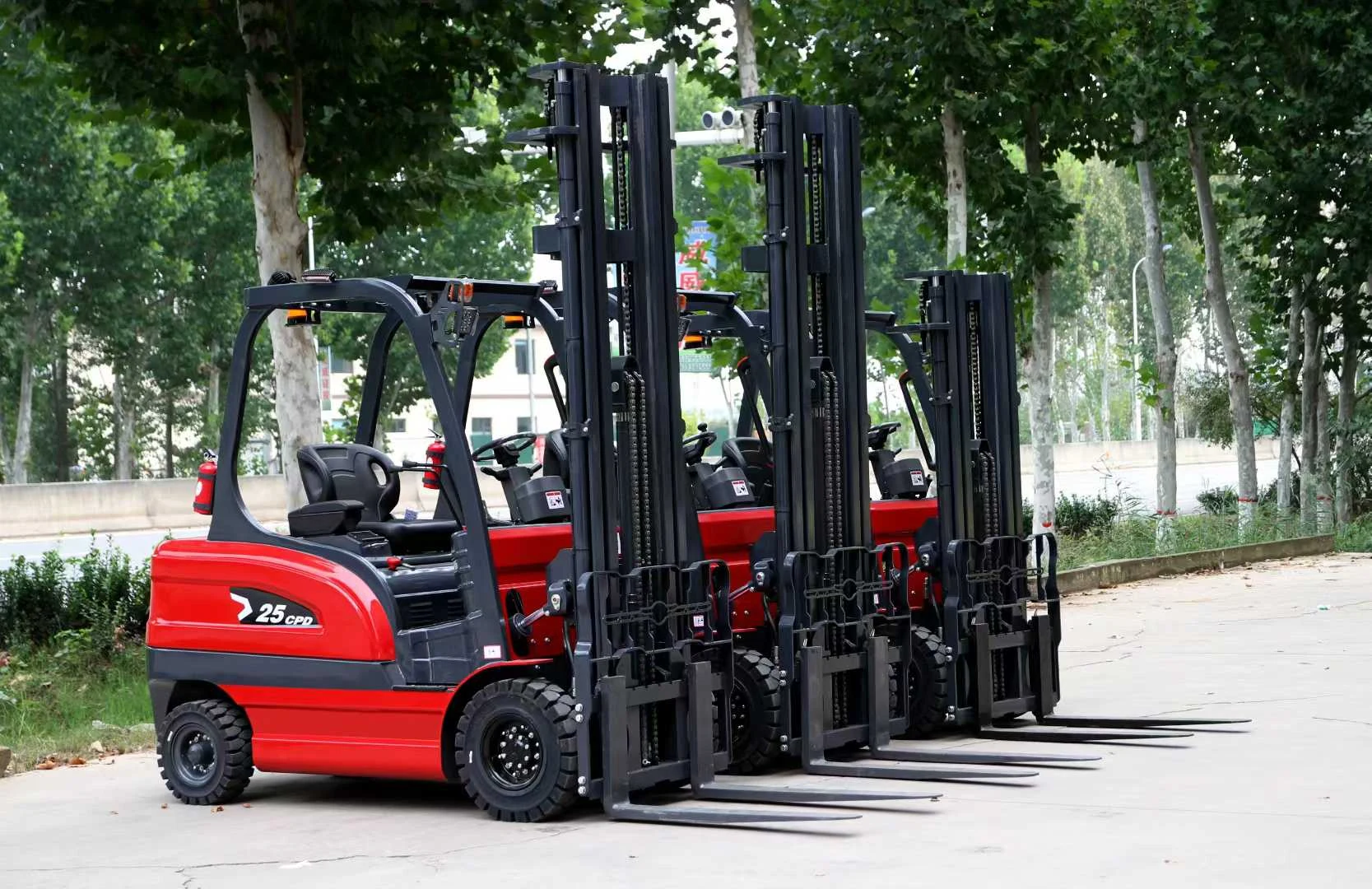 Deling CPD-25 electric forklift production lineup