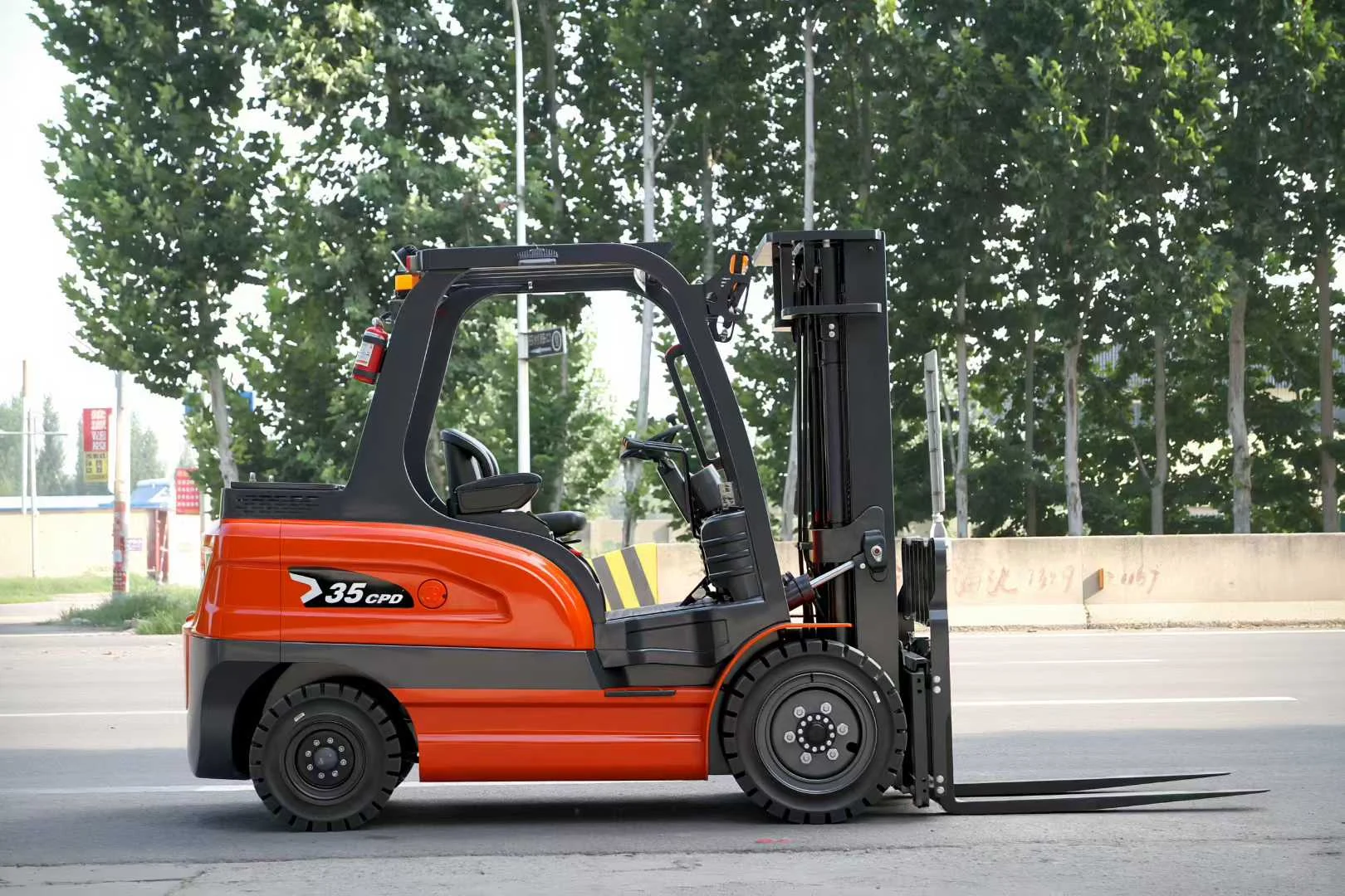 Deling CPD-35 3.5 ton electric forklift side view