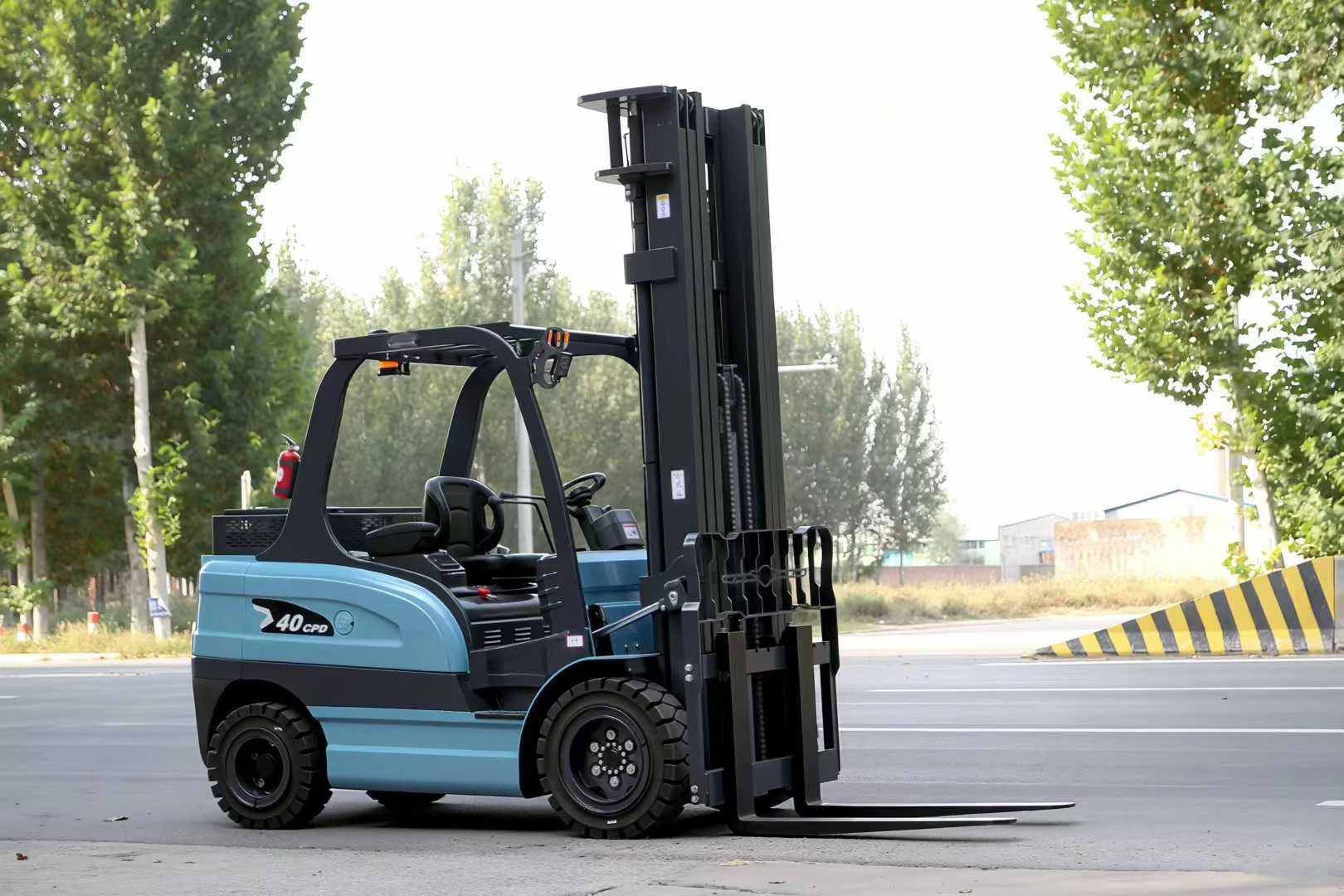 Deling CPD-40 4 ton electric forklift with high mast